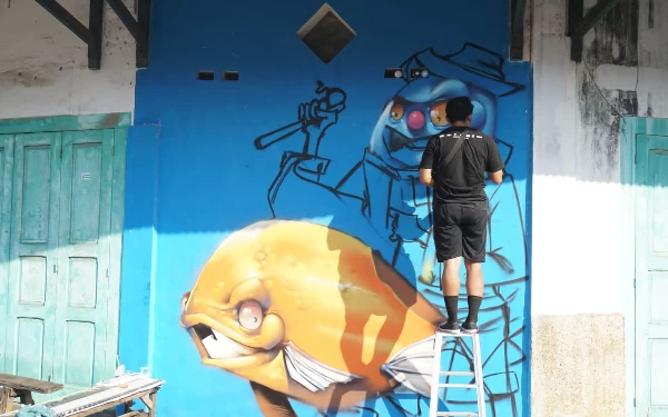 Thumbnail Berita - Art Visual, Kampanye Lingkungan Lewat Karya Graffiti Menarik  di Kampung Nelayan Kota  Tuban
