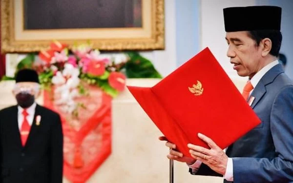 Thumbnail Berita - Jokowi Lantik Amran Jadi Menteri Pertanian Hari Ini, KSAD Pengganti Dudung Juga Dilantik