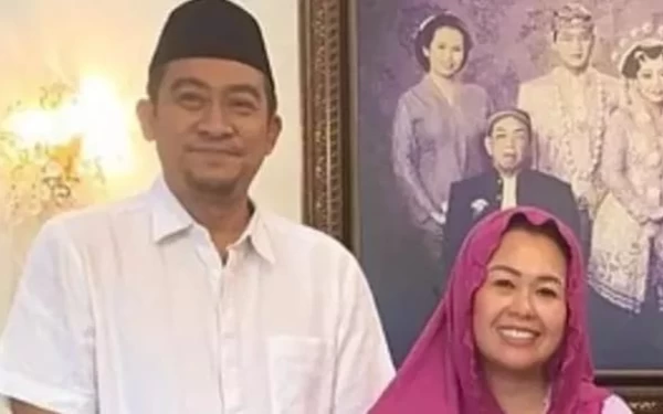 Foto Yenny Wahid dan sang suami, Dhohir Farisi yang beda pilihan politik di Pilpres 2024. (Instagram/@yennywahid)