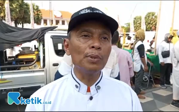 Foto Koordinator Aksi Ismail saat memberikan keterangan pers. (Foto: Husni Habib/Ketik.co.id)