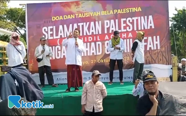 Aksi Solidaritas untuk Palestina, Ratusan Massa Gelar Unjuk Rasa di Grahadi