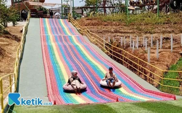 Serunya Seluncuran di Rainbow Slide Baloga Kota Batu