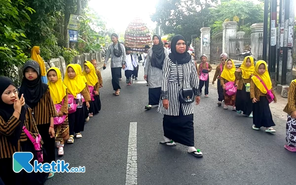 Kelompok Kerja Madrasah Ibtidaiyah Kecamatan Sumbergempol, Gelar Kirab Santri 2023