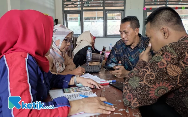 Foto Pembelajaran kelas Gresik 2, dalam bentuk diskusi,  (foto: Sutejo Rc/ketik.co.id)