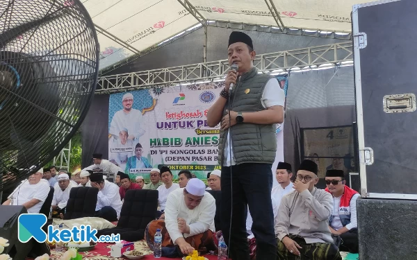 Foto Presiden FSPPB Pertamina Arie Gumilar saat memberikan sambutan di acara Istiqhosah dan Sholawat untuk Pertamina di Bangilan Tuban (28/10/2023)(Foto Ahmad /Ketik.co.id)