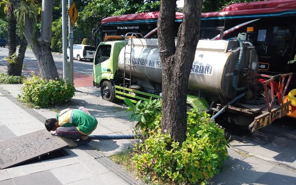 Kota Surabaya Hari Ini Terasa Gerah, Ini Penyebabnya