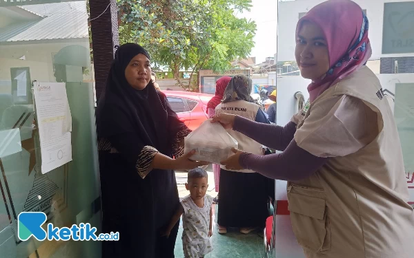 194 Keluarga Risiko Stunting di Kota Malang Terima Bantuan Paket Pangan dari Bapanas