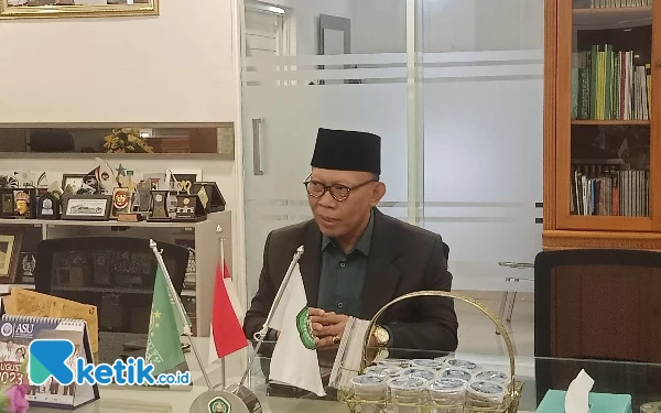 Foto Prof. Maskuri, Rektor UNISMA saat menjelaskan acara Sharing Session bersama Capres dan Cawapres RI yang akan digelar 1 November 2023. (Foto: Lutfia/Ketik.co.id)