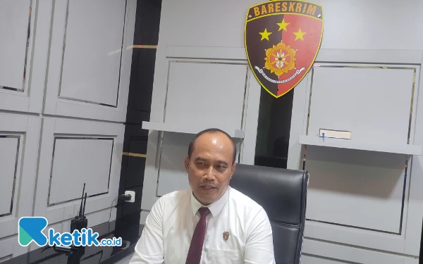 Foto Kasatreskrim Polres Tuban Iptu Rianto dalam keterangan perkembangan kasus pembunuhan Sekdes Sidonganti Kerek Tuban (30/10/2023)(Foto Ahmad / Ketik.co.id)