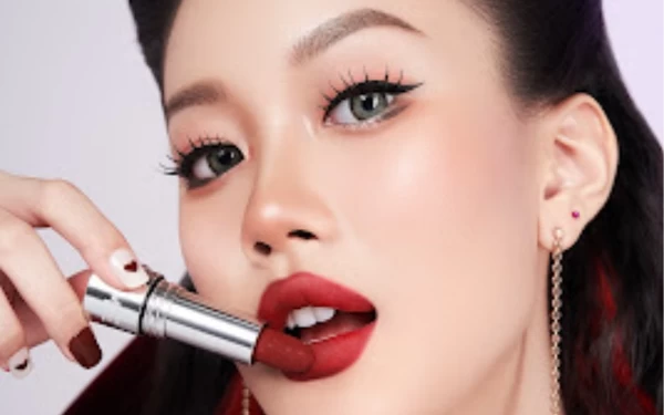 Foto Tampilan Makeup Douyin menggunakan produk Somethinc.( Foto: Marcom Somethinc.)