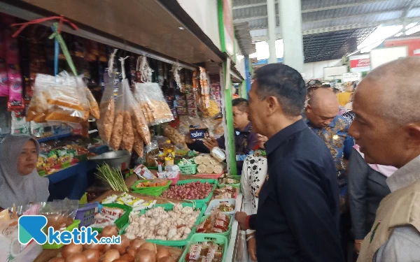 Respon Kenaikan Harga Cabai dan Gula, Pj Wali Kota Malang Sidak Pasar Bunulrejo