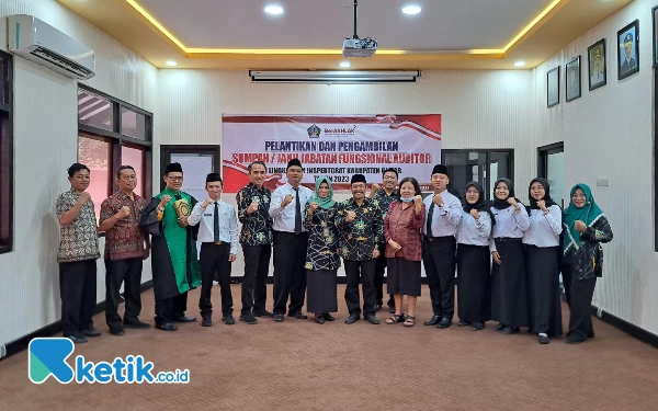 Foto Pejabat Fungsional Auditor Ahli Pertama seusai pelantikan, Jumat (3/11/2023) (foto: Favan/ketik.co.id)