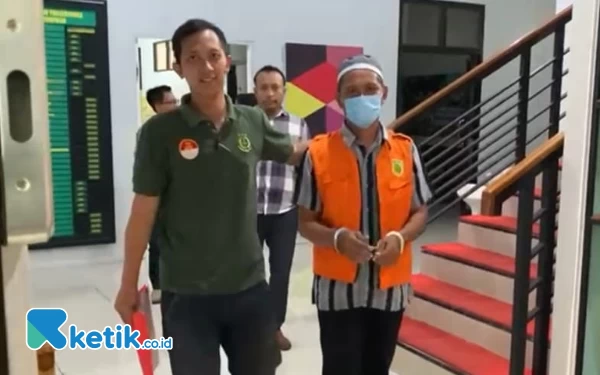 Thumbnail Kejari Bondowoso Kembali Tetapkan Tersangka Dugaan Korupsi Traktor Bantuan Kementan RI