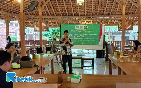 Foto Dewan Pengawas Syariah BMT NU Singgahan Ustad Abdurrahman saat memimpin FGD (03/11/2023)(Foto Ahmad Istihar/Ketik.co.id)