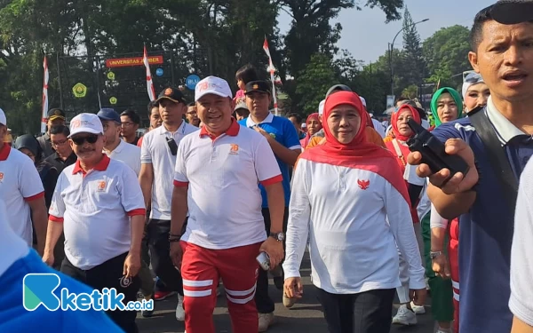 HUT ke-78 Jatim, Ribuan Warga Jember Ikut Jalan Sehat Bareng Khofifah