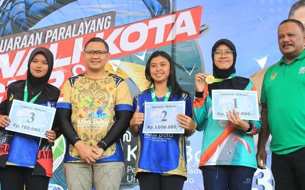 Hebat! Atlet Paralayang Kota Batu Borong 7 Juara dalam Kejuaraan Paralayang Wali Kota Cup