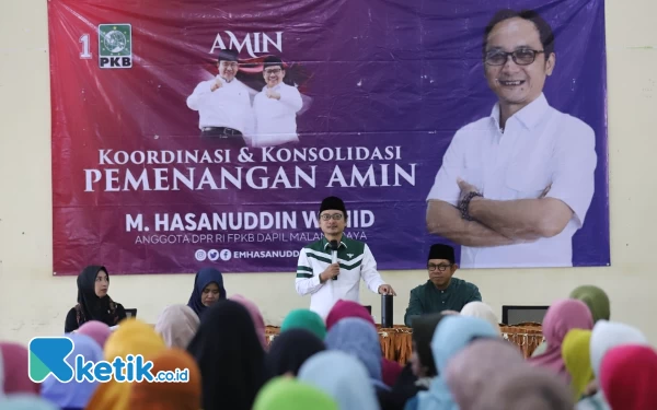 Foto Hasanuddin Wahid saat konsolidasi dengan emak-emak dari berbagai Kecamatan di Kota Batu, Senin (6/11/2023). (Foto: Soleh/Ketik.co.id)