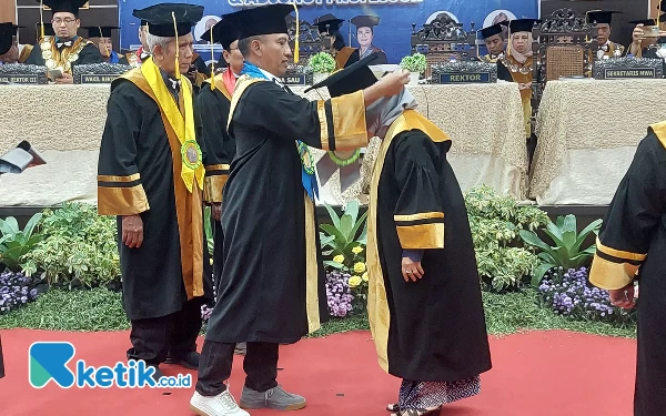 Unesa Kembali Kukuhkan 4 Guru Besar dan Adjunct Professor dari Berbagai Negara