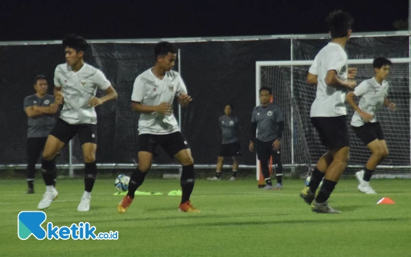 Foto Timnas Indonesia jalani latihan sebelum menghadapi Ekuador, Senin (7/11/2023). (Foto: Khaesar/Ketik.co.id)