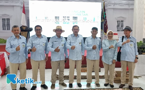 Foto Pengurus IHO Jawa Timur saat foto bersama di Padepokan Arum Sabil. (Foto: Naufal/Ketik.co.id)