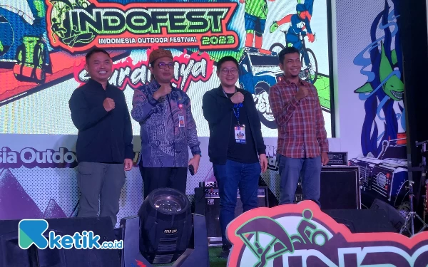 Foto Pembukaan Indofest Surabaya 2023 oleh Kadisbudpar Jatim Eddy Supriyanto. (Foto: Husni Habib/Ketik.co.id)