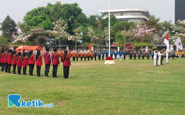 Thumbnail Ratusan duta peradaban dari berbagai universitas turut ambil bagian di peringatan hari pahlawan.(Foto: Husni Habib/Ketik.co.id)