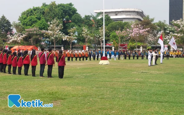 Foto Duta Peradaban Indonesia yang mengikuti Upacara Peringatan Hari Pahlawan di Monumen Tugu Pahlawan. (Foto: Husni Habib/Ketik.co.id)