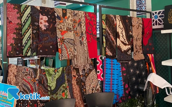 Foto Produk batik tulis dari Kopontren AL-Asy'ariyah PP Miftahul Ulum. (Foto: Shinta Miranda/Ketik.co.id)