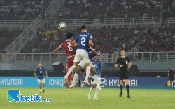 Foto Duelmudara kerap terjadi saat Indonesia menghadapi Ekuador, Jumat (10/11/2023). (Foto: Khaesar/Ketik.co.id)