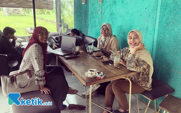 Foto Inilah potret tempat nongkrong indoor di Esonja Cafe. (Foto: Dok. Ketik.co.id)