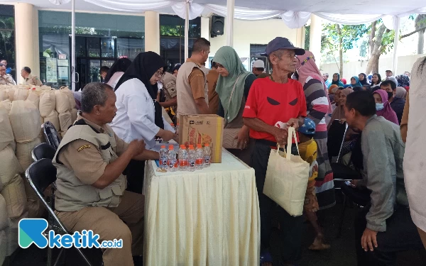 Operasi Pasar Murah Diskopindag Kota Malang Diserbu Warga