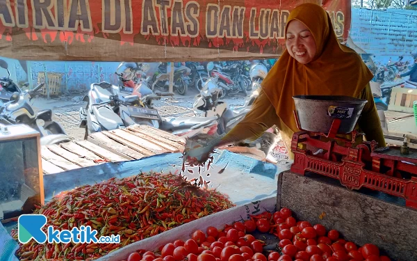 Thumbnail Berita - Harga Cabai Makin Pedas, Pedagang Pasar Kota Batu Keluhkan Turunnya Omzet