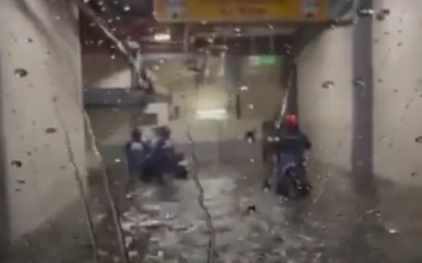 Thumbnail Hujan Lebat, Perumahan Hingga Mall di Kota Malang Terendam Banjir