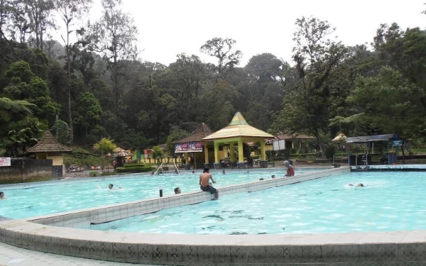 Foto Suasana Kolam Pemandian Air Panas Cangar Desa Sumberbrantas Kecamatan Bumiaji Kota Batu Jawa Timur. (Foto: Tahura R Soerjo)