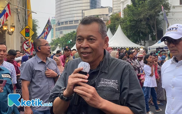 Foto Panglima Koarmada II Laksamana Madya Yayan Sofiyan di acara Sailor and Citizen Interaction Armada II di Jalan Tunjungan Surabaya. (Foto: Shinta Miranda/Ketik.co.id)