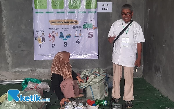 Foto Area pemilahan sampah yang dimiliki RW 11 Kelurahan Karah Kecamatan Jambangan. (Foto: Shinta Miranda/Ketik.co.id)