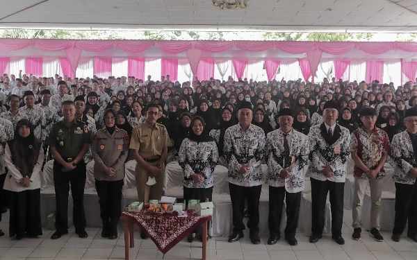 Foto Para peserta kegiatan peringatan Hari Ulang Tahun ke-78 PGRI dan Hari Guru Nasional Kabupaten Sleman. (Foto: Humas Pemkab Sleman).