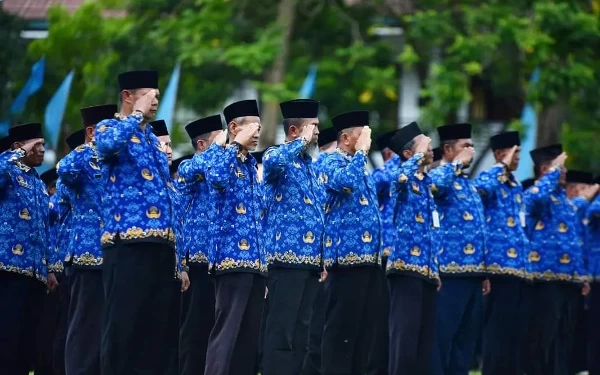 Foto Upacara peringatan HUT ke-78 Korpri, dirangkaikan dengan Hari Kesehatan Nasional ke-59, Hari Guru Nasional, dan Hari Dharma Wanita ke-24. (Foto: Prokopim Pacitan)