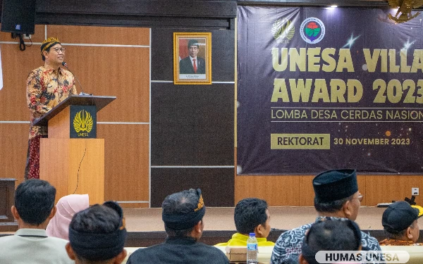 Foto Menteri Desa PDTT Abdul Halim saat menghadiri Unesa Village Award.(Foto: Humas Unesa)