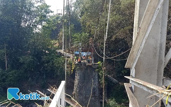 Jembatan Lembayung Masih  Perbaikan, Siswa Tetap Gunakan Fasilitas Antar-Jemput