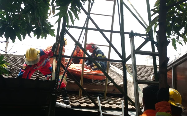 Diduga Tersetrum Saat Bersihkan Tandon, Lansia 73 Tahun Tewas di Atap Rumah