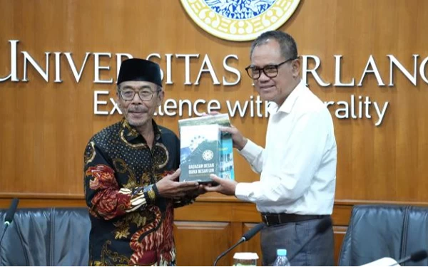 Foto Ketua Senat UIN Maliki Malang, Prof. Muhtadi Ridwan saat mengunjungi Unair. (Foto: uin-malang.ac.id)