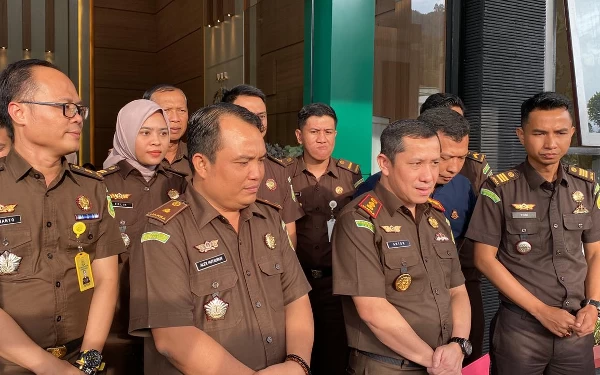 Foto Kejaksaan Negeri Sungai Penuh saat konferensi pers soal kasus korupsi pembangunan stadion mini. (Foto: Dok. Kejari Sungai Penuh)