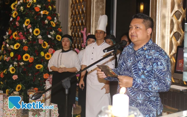 Foto General Manager Hotel Ciputra World Surabaya Jeffry Febriyanto sambutan Perayaan Natal. (Foto: Marno/Ketik.co.id)