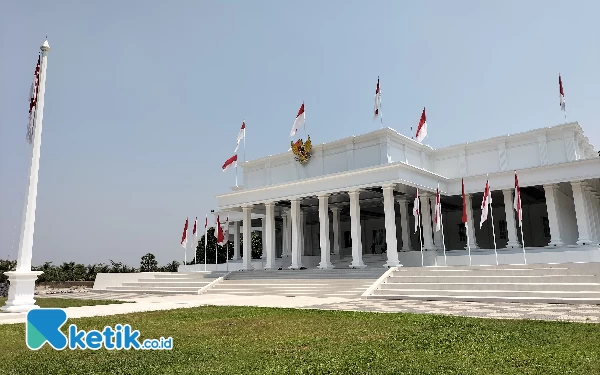 Foto Tampak dari depan Gedung P4S Taruna Bhumi di Tanggul Jember yang mirip Istana Negara. (Foto: Dok. Ketik.co.id)