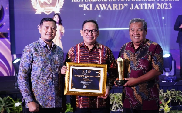 Thumbnail Berita - Hebat! RSSA Malang 4 Tahun Berturut-turut Raih KI Award Predikat Informatif