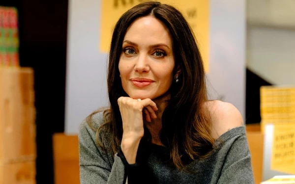 Thumbnail Kehidupan Holywood Sudah Tidak Sehat, Angelina Jolie Ingin Pindah ke Kamboja