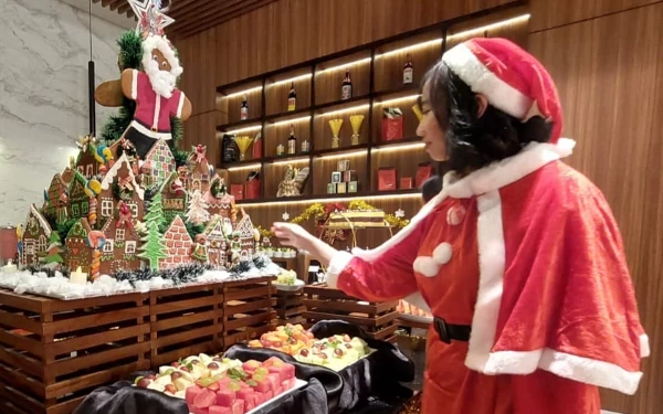 Thumbnail Berita - Sambut Nataru 2023, Whiz Luxe Hotel Surabaya Gelar Wonderful Candyland Christmas