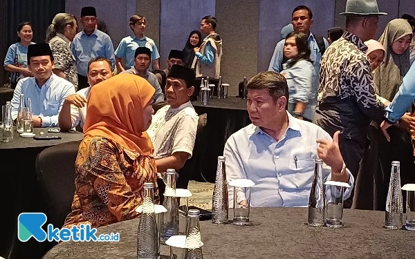 Foto Kofifah Indar Parawansa bersama dengan Wakil ketua Dewan Pembina DPP Partai Gerindra Hashim Djojohadikusumo, Minggu (10/12/2023). (Foto: Khaesar/Ketik.co.id)