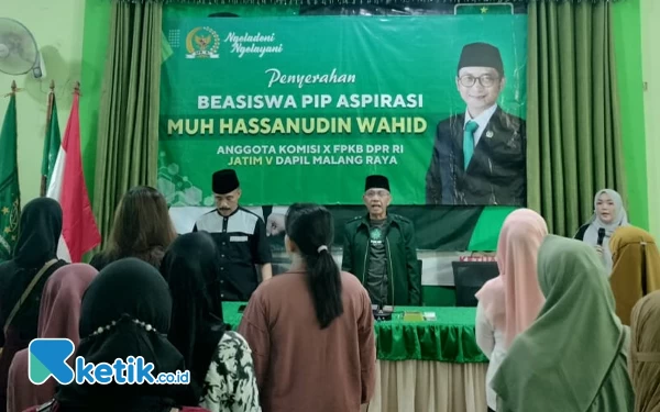 Thumbnail Hasanuddin Wahid Serahkan 2.500 SK Beasiswa PIP untuk Warga Sukun Kota Malang